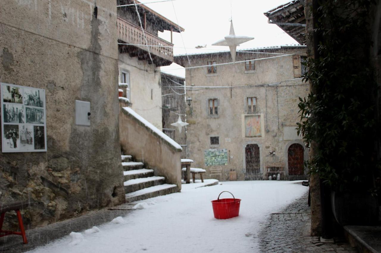 B&B Piccolo Tibet Lavenone ภายนอก รูปภาพ