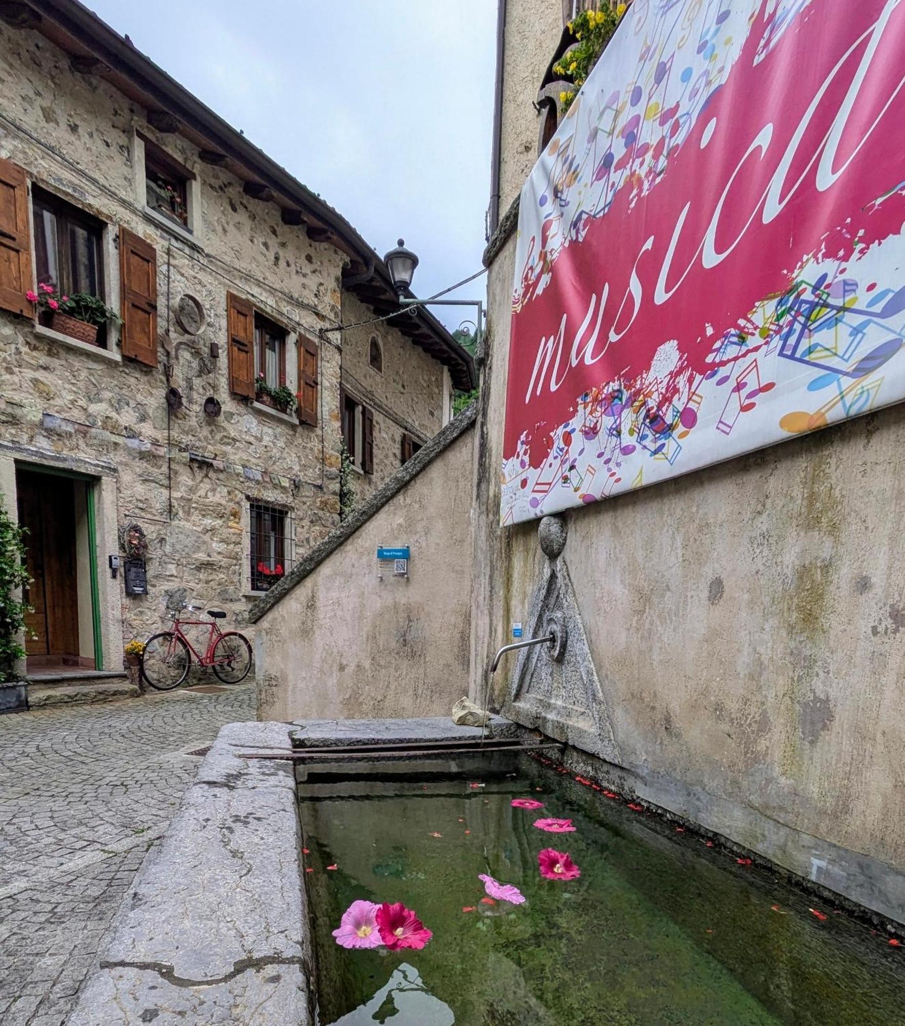 B&B Piccolo Tibet Lavenone ภายนอก รูปภาพ